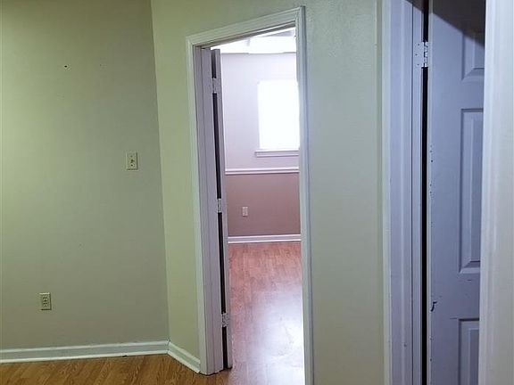 3rd image of 1034 E Worthey St #B