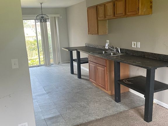 4th image of 800 White Oak Ln