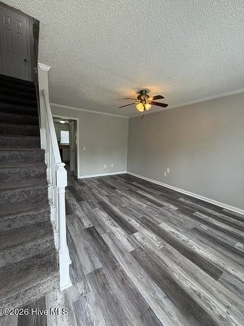 2 bed, 1.5 bath, 1000 sqft, $1,050 — Photo 2