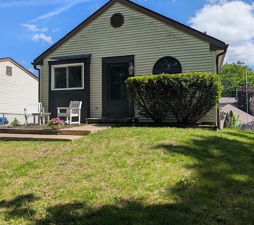 1st image of 904 Britta Ln