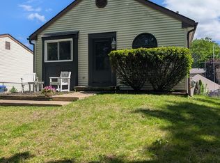 904 Britta Ln, Geneva, IL 60134
