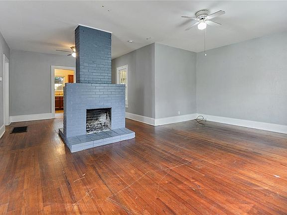 2nd image of 307 E Dixie Ave