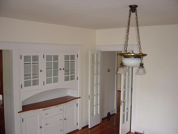4th image of 131 Wallace Ave #1