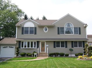 17 Pilgrim Dr, Clifton, NJ 07013