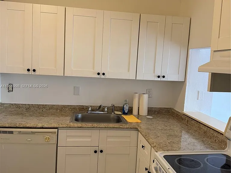 7900 Camino Cir #403 — Photo 6