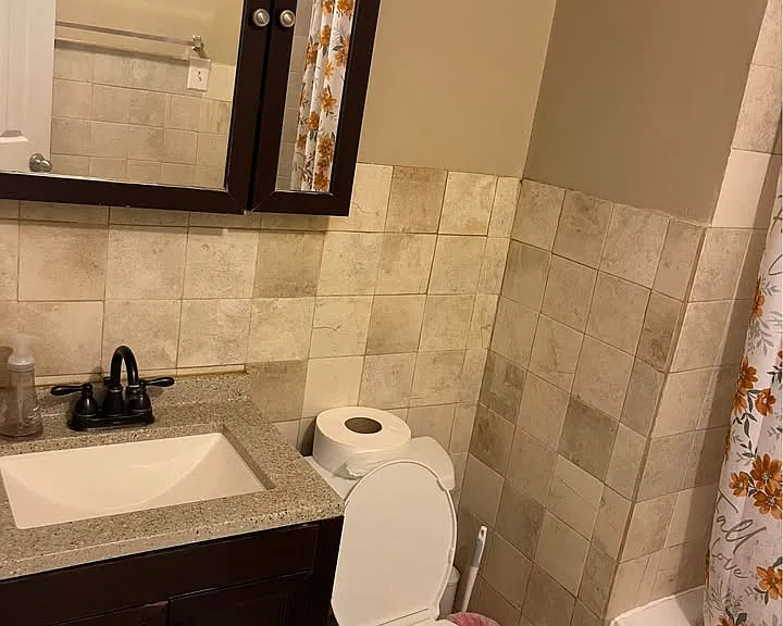 1305 Kingsbury Dr — Photo 2