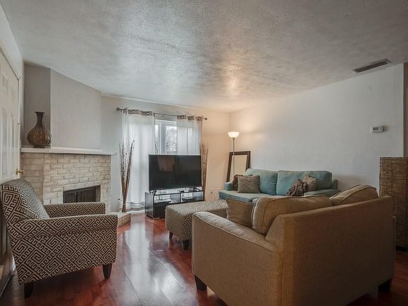 4th image of 404 Stonehenge Dr
