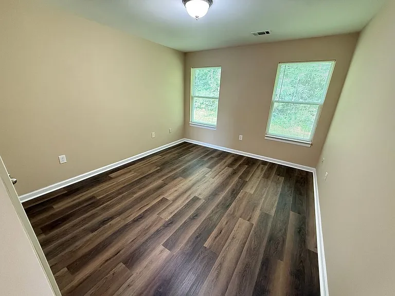 10-12 Chesney Dr — Photo 8