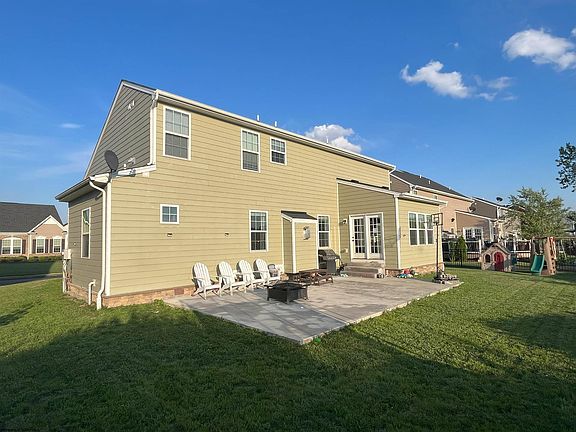2nd image of 142 Summit Woods Dr