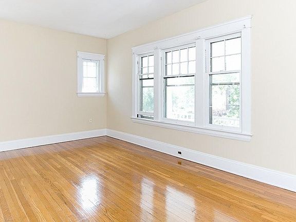 5th image of 10712 Fidelity Ave