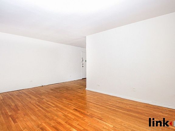 3rd image of 3555 Oxford Ave APT 4E