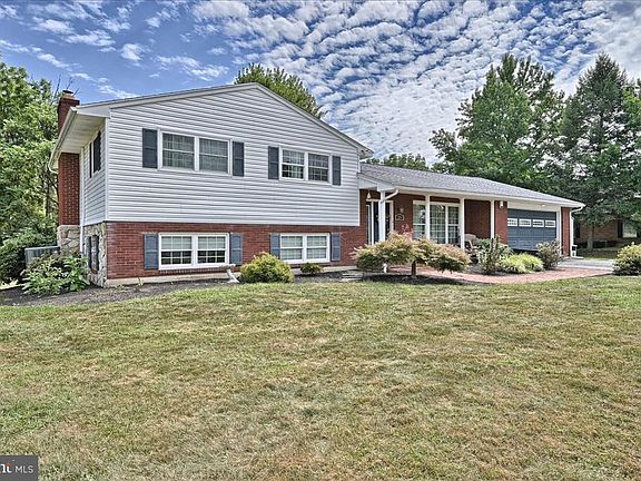 2nd image of 250 Crooked Ln