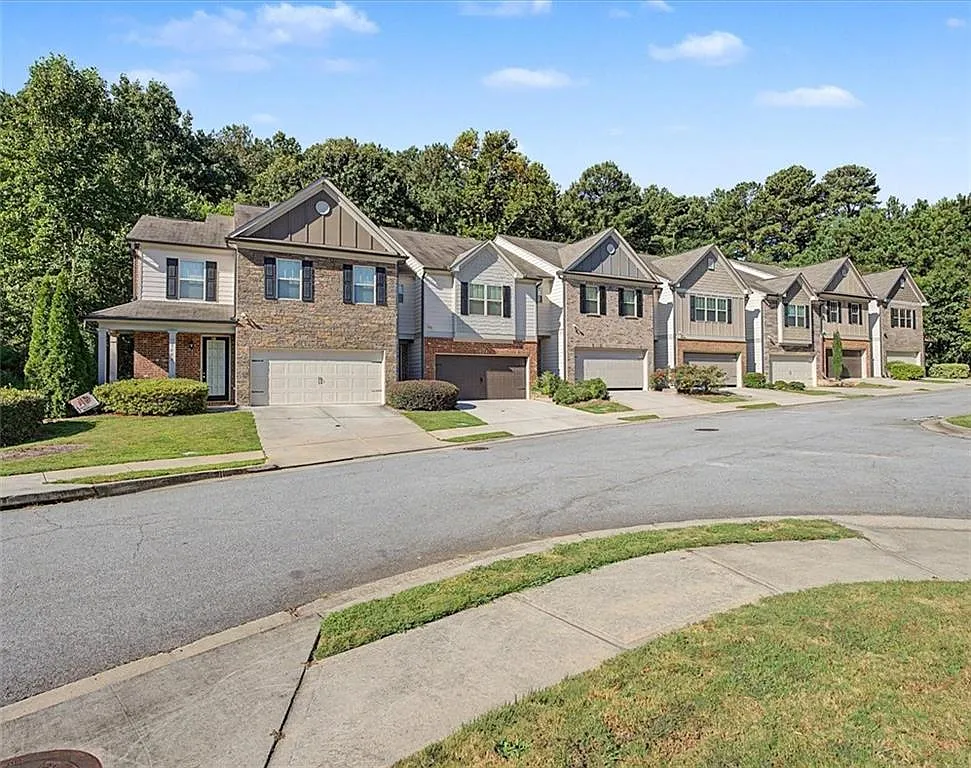 3 bed, 2.5 bath, 2004 sqft, $2,495 — Photo 3