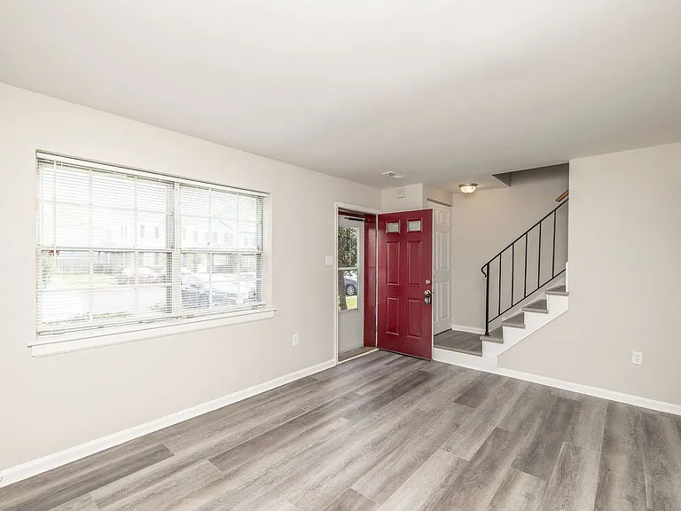3231 Hunters Mill Dr — Photo 6