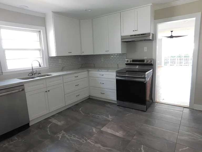 304 Avenue A — Photo 25