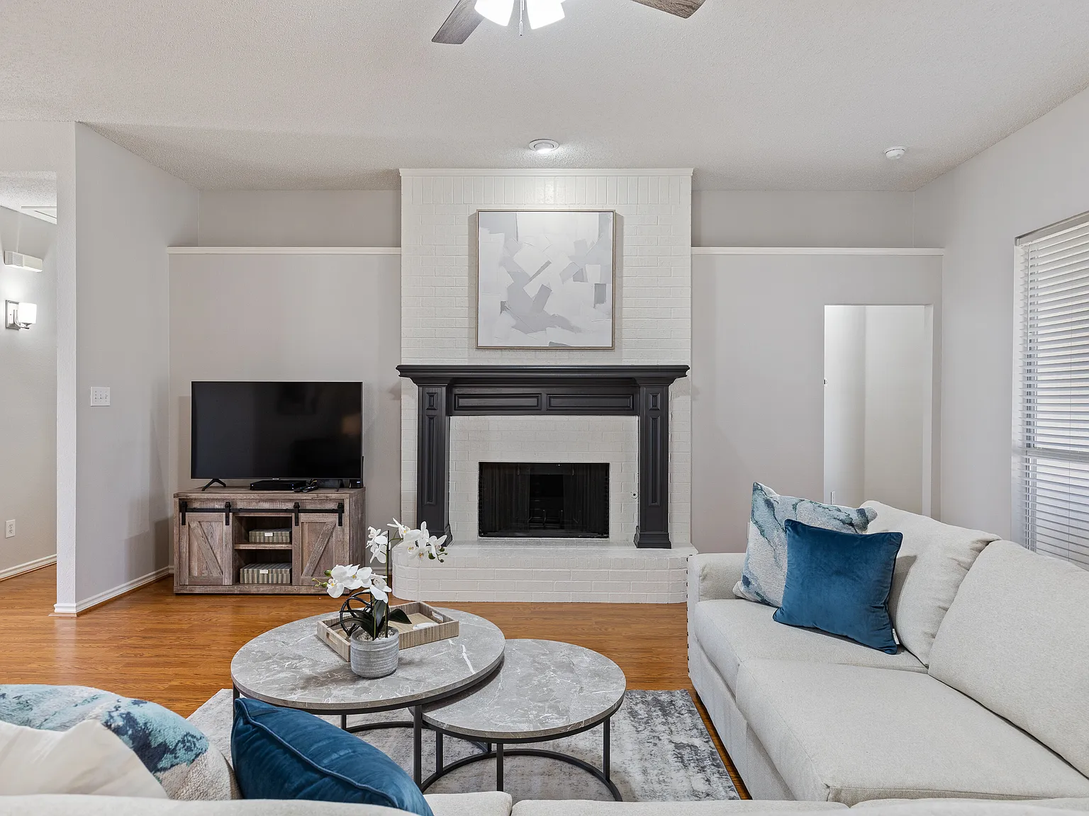 4 bed, 2519 sqft, $8,663 — Photo 4