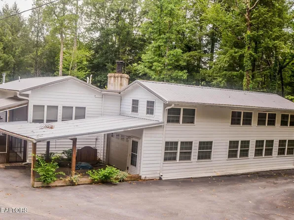 135 White Creek Ct, Deer Lodge, TN 37726