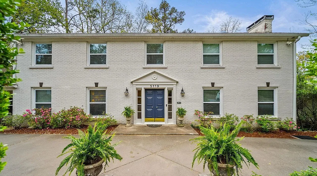 3 bed, 2357 sqft, $2,900 — Photo 1