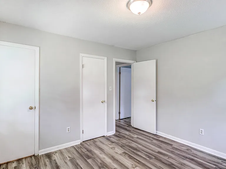 4505 Castlebar Dr — Photo 5