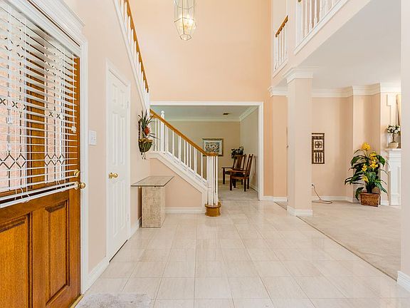 4th image of 5011 Hillswick Dr
