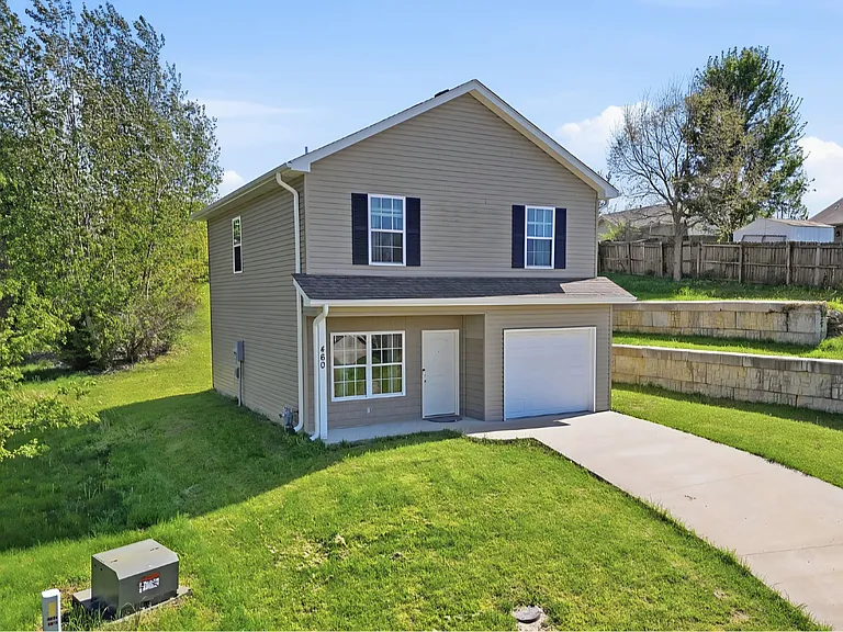 460 E Cedar Ct — Photo 2