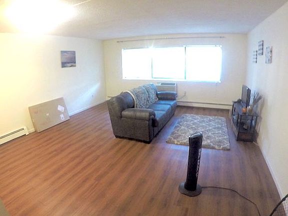 4th image of 2416 31st St APT 2F