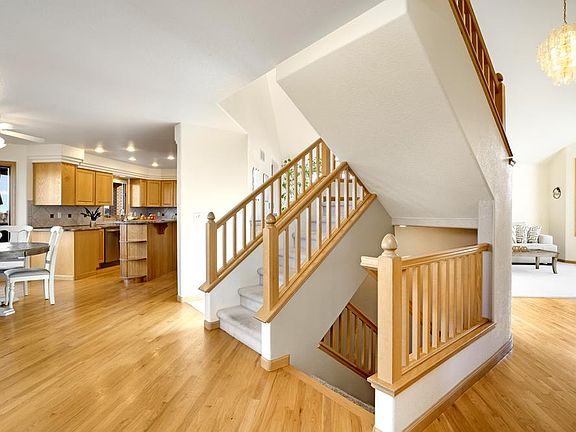 5th image of 871 Panorama Pl