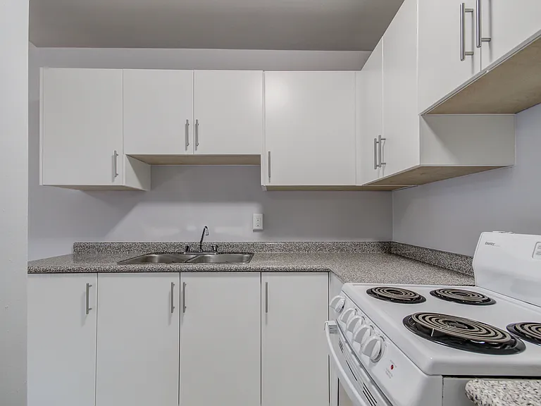 1001 Main St W — Photo 11