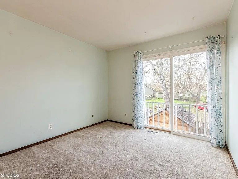 34W671 Hickory Ct #B — Photo 7