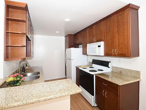4th image of 5900 Canterbury Dr APT A110