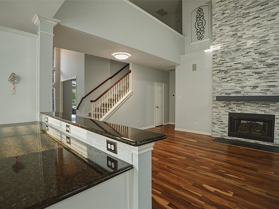 5th image of 2302 Marblecrest Ln