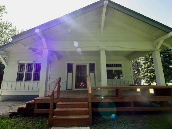 201 Mathews St, Mantador, ND 58058