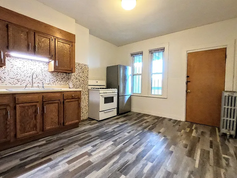 90 Wenham St #2 — Photo 8