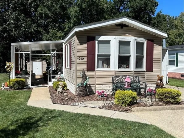 212 F St SW, Navarre, OH 44662