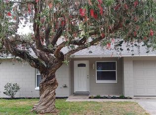 31241 Saunders Cir, Tavares, FL 32778