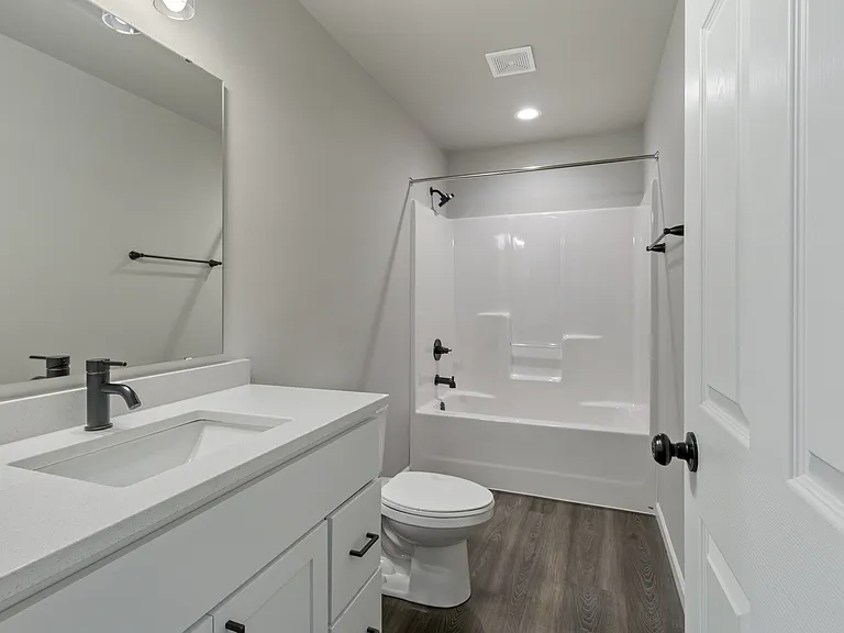 806 United Dr #1 — Photo 8