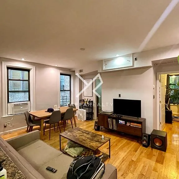 382 Montgomery St #3B — Photo 2