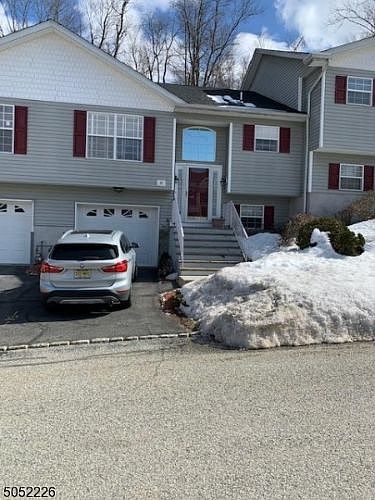 1st image of 8 Oak Point Dr