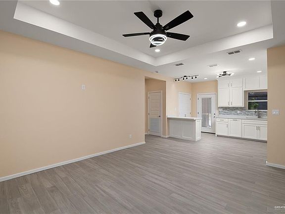 5th image of 832 E Kika De La Garza Blvd