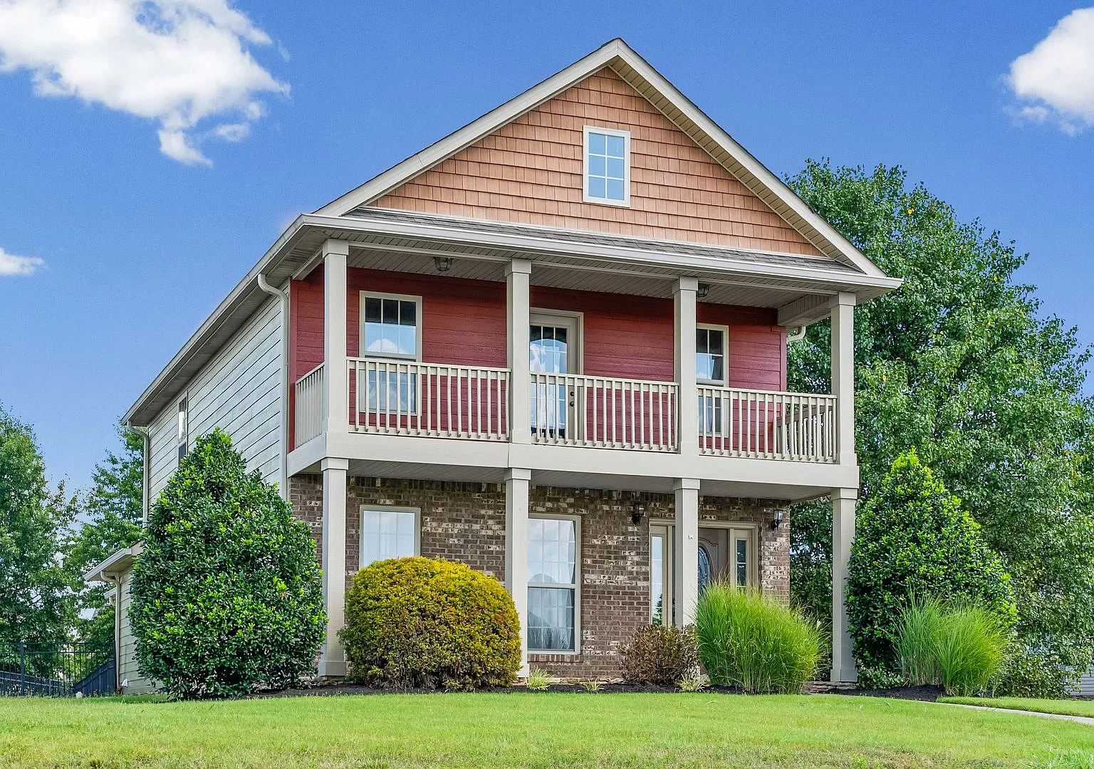 Three Bedroom in Hickory Wild! — Photo 3
