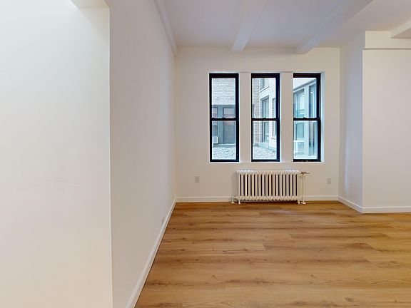 5th image of 157 E 72nd St APT 1g
