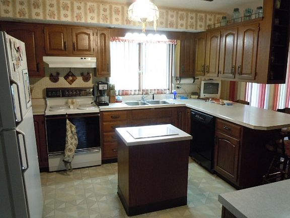 2nd image of 1800 W Just A Mere Ln