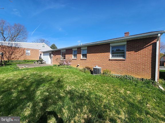 4th image of 1736 Heritage Ave