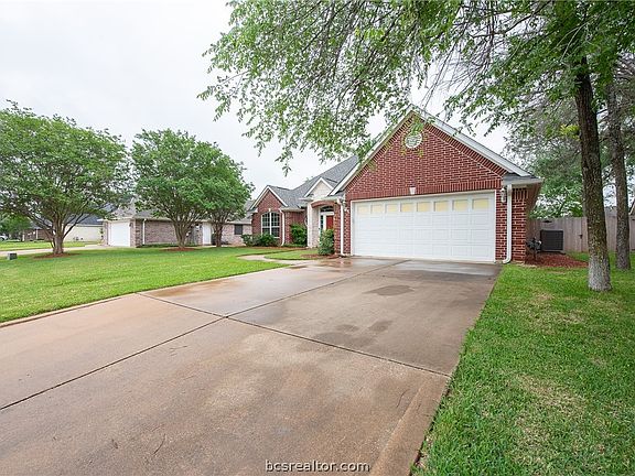 5th image of 3910 Park Hurst Dr