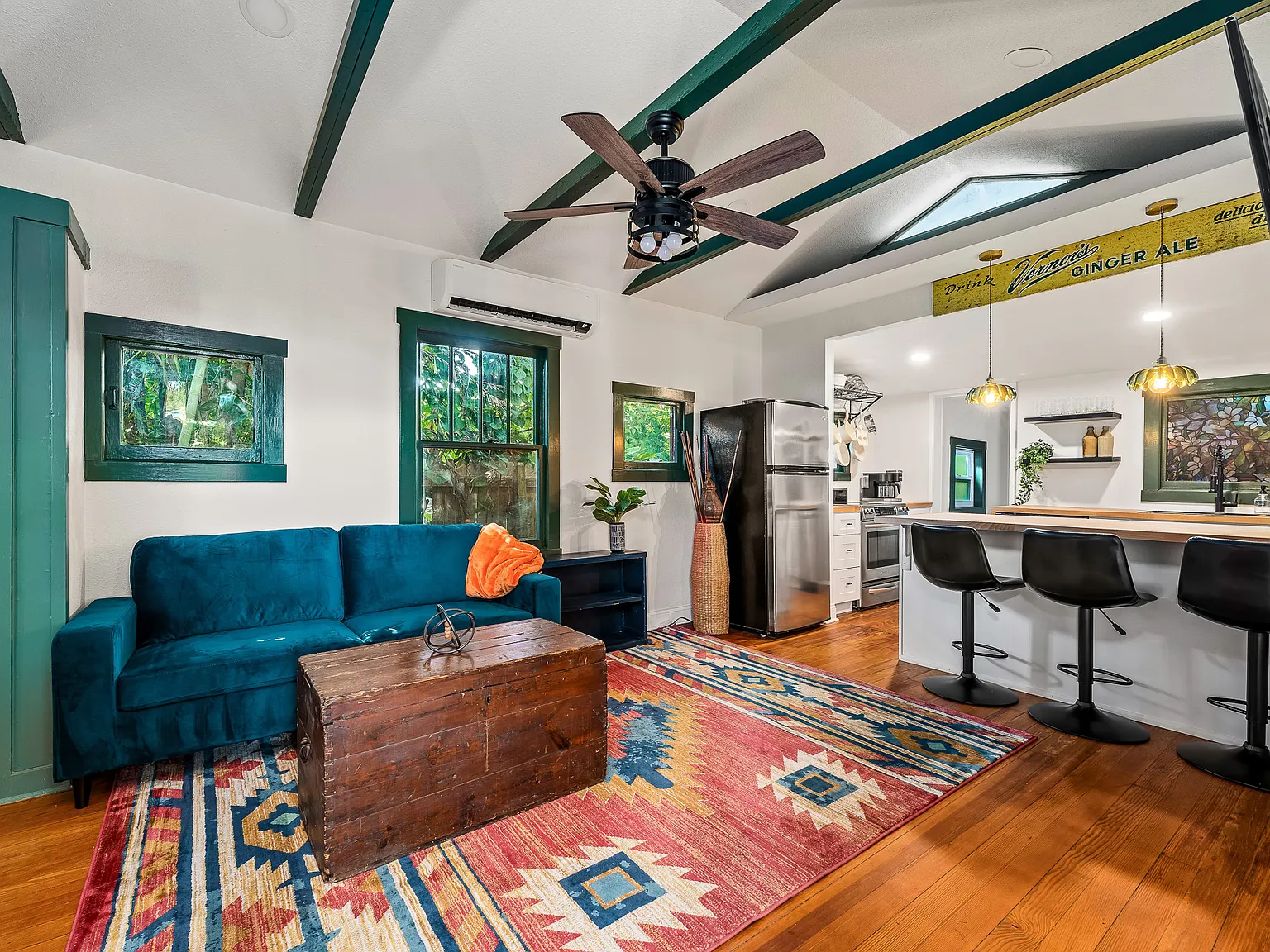 2 bed, 850 sqft, $3,000 — Photo 2