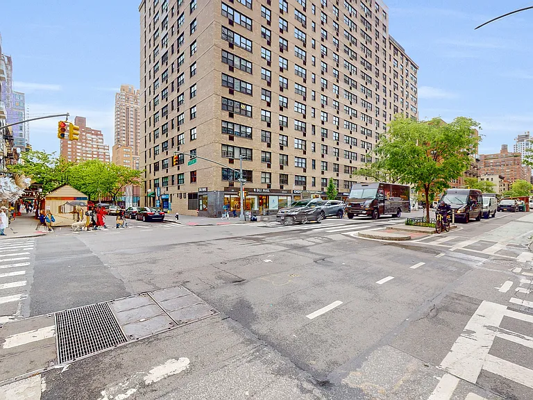 317 E 75th St #2 — Photo 29