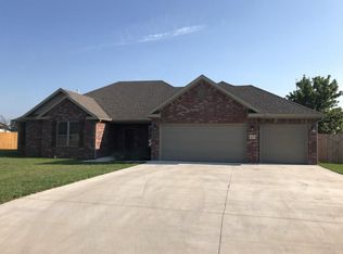 18157 Astor Dr, Fayetteville, AR 72704