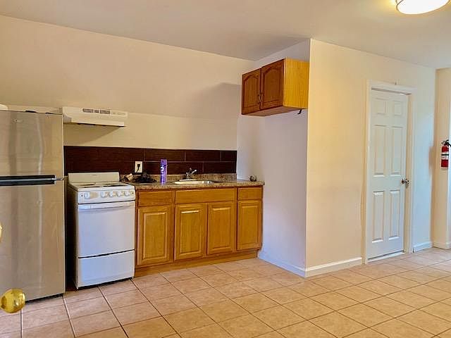 1st image of 390 Sanford Ave APT 3