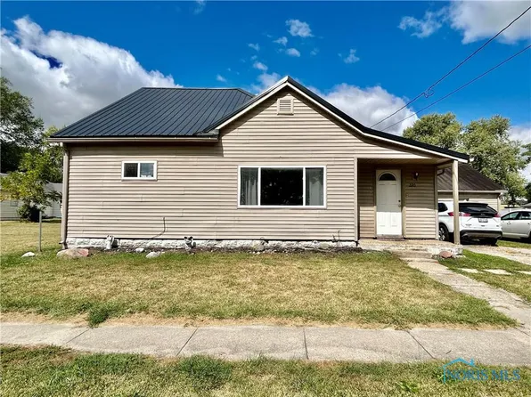 220 W Hicks St, Hicksville, OH 43526