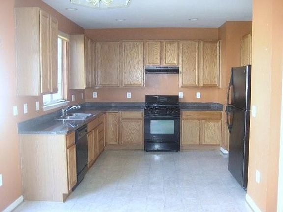 4th image of 2904 Markhams Grant Dr